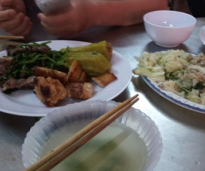 Thực hư "quán cơm giết người" cạnh một BV lớn giữa Thủ đô