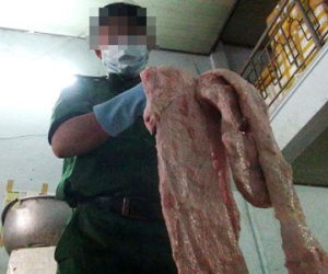 Bắt hàng trăm kg thịt bẩn bán cho các bếp ăn tập thể