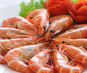 Đầu bếp tiết lộ: Chiêu đánh tráo tôm tươi trong nhà hàng sang