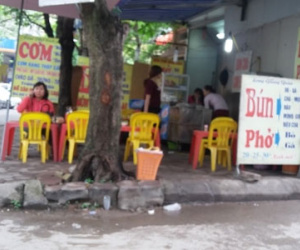 Mập mờ bảng giá quán cơm phở nổi tiếng "chặt chém" ở bến xe Giáp Bát