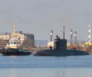 Tàu ngầm Kilo Nga bị sự cố ở biển Baltic được kéo về Nhà máy Admiralty