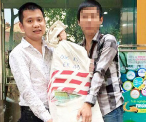 Thực hư chuyện ôm bao tải chứa 10 tỉ đồng mua siêu sim