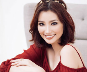 Trúc Diễm diện váy khoe lưng nuột nà