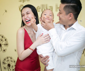 Tuấn Hưng cố gắng "ép" con trai cười