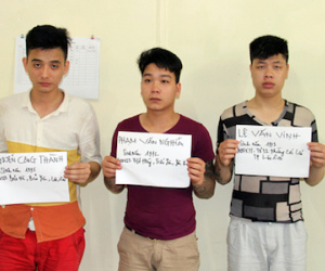 Bị đuổi vì ghẹo gái, 3 thanh niên đâm chết người