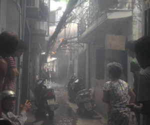 Hà Nội: Cháy lớn tại phố Thái Hà, người dân hoảng loạn