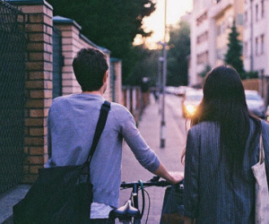 Bí mật đằng sau những đồng tiền dính máu mà người yêu gửi tôi hàng tháng