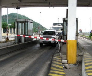 Dân phẫn nộ vì phí giao thông còn đắt hơn nhiên liệu