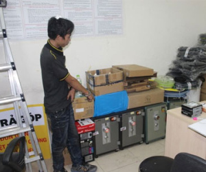 Kẻ trộm hơn 2,7 tỷ sa lưới vì bao tiền quá nặng