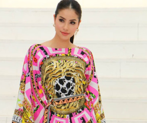 Phạm Hương nổi bật với hàng hiệu Versace