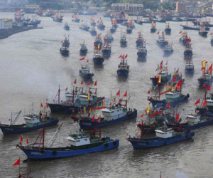 Tàu cá Trung Quốc đâm vào tàu hàng nước ngoài, 17 người mất tích