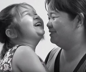 Cô bé chim cánh cụt không chân, tay và điều ước giản đơn đầy xúc động cho ngày của Mẹ
