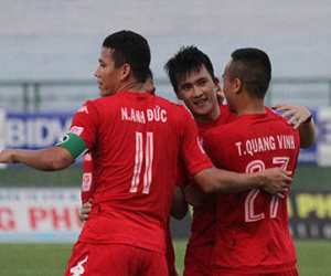 Công Vinh lập cú đúp, B.Bình Dương thắng tưng bừng HA Gia Lai