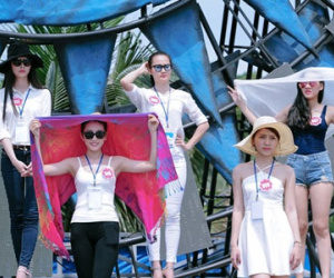 Người đẹp Hoa hậu Biển catwalk dưới thời tiết nắng nóng