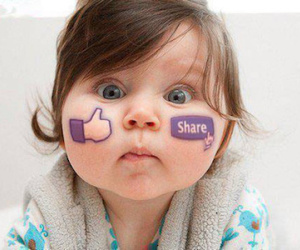 Ở Việt Nam, bà mẹ nào hay đăng ảnh con lên Facebook có thể phải ra tòa