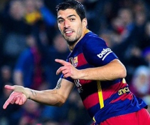 Ronaldo gần như hết cơ hội cạnh tranh "Chiếc giày vàng châu Âu" với Suarez