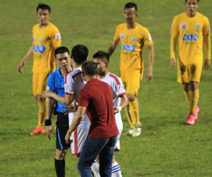 Trọng tài Hà Anh Chiến: "Tình huống đó xảy ra nhanh quá mà tôi lại đứng hơi xa"
