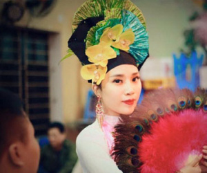 Cô đồng trẻ Hà Thành và tuổi thơ "bất trị": 3 năm chuyển 3 trường