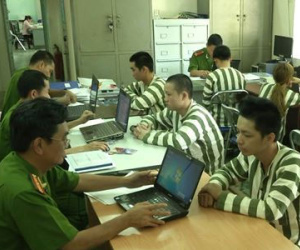 Giả danh công an gửi tin nhắn nhắc người dân cảnh giác tội phạm