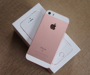 iPhone SE chính hãng kém hút khách