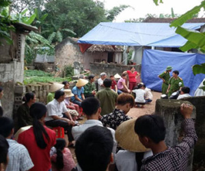 Thiếu phụ bị chồng cứa cổ khi đang ngủ trưa