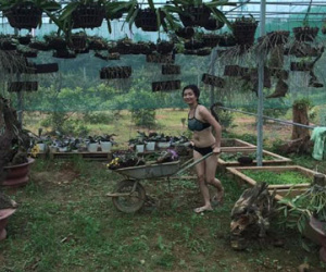 Bộ ảnh “khỏa thân làm vườn” sáng tạo của người Việt