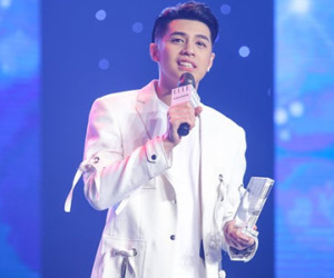 Noo Phước Thịnh vượt Sơn Tùng giành giải ca sĩ ăn mặc đẹp