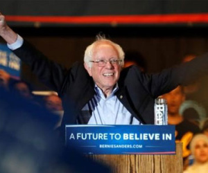 Sanders cản bước Clinton, Trump vắng bạn đồng hành