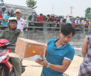 Bất thường xương cốt trong ngôi mộ mới đắp ở vườn tràm