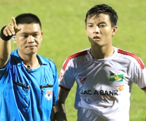 BLV Quang Huy: Treo còi vĩnh viễn trọng tài Hà Anh Chiến là xác đáng