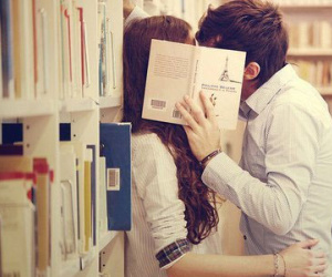 Cắm sổ đỏ cho người yêu du học, vẫn bị phản bội