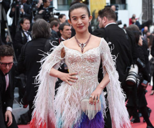 Sao nữ "vô danh" gốc Hoa bày chiêu trò trên thảm đỏ Cannes