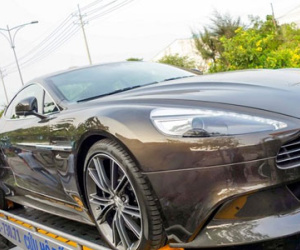 Siêu xe Aston Martin Vanquish màu xám đầu tiên về Việt Nam