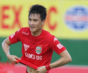 Công Vinh lập siêu phẩm, B.Bình Dương lên nhì bảng V.League