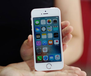 iPhone SE chính hãng ế ẩm trong ngày đầu lên kệ tại VN