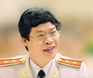 Luật sư Trần Đình Triển chờ Trung tướng Hữu Ước khởi kiện