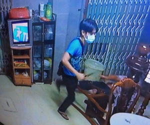 Bắt giữ kẻ đâm chủ tiệm vàng ở miền Tây