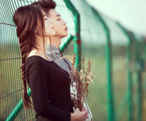 Con gái ơi, chồng người ta sao con lại yêu?