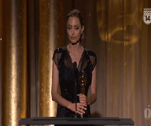 Angelina Jolie nén nước mắt kể về mẹ và những người phụ nữ kém may mắn trên thế giới