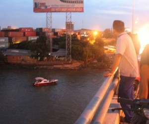 Bỏ lại người thân trên cầu, nữ sinh nhảy xuống sông Đồng Nai tự tử