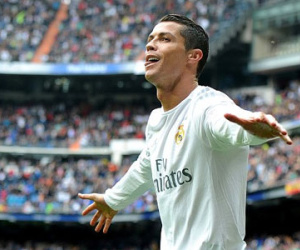 Ronaldo phá kỷ lục trong ngày Real vồ hụt chức vô địch