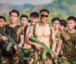 Ảnh kỷ yếu khoe body "gây sốc" của nam sinh chuyên Toán