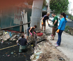 Đại diện Phường: Ủng hộ việc dọn rác nhưng họ nên xin phép trước với chính quyền!