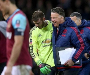 HLV Van Gaal đích thân lên tiếng về tương lai siêu thủ thành De Gea