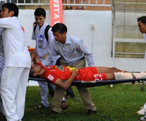 "Ông Tây" chấn thương, HAGL méo mặt