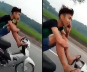 Thanh niên vừa lái xe bằng chân vừa gọi điện… khoe mẹ