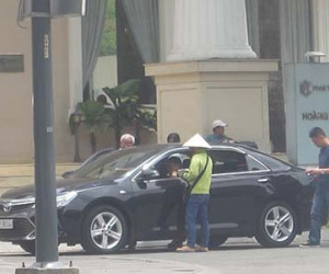TP.Hồ Chí Minh: “Cò” ngang nhiên thu phí đậu xe ôtô dưới lòng đường