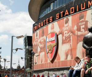 Vượt Leicester, Arsenal vô địch Premier League về tiền thưởng