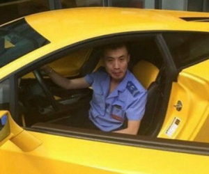 Choáng váng "soái ca ẩn dật" đi Audi, Lamborgini, làm tài xế xe buýt