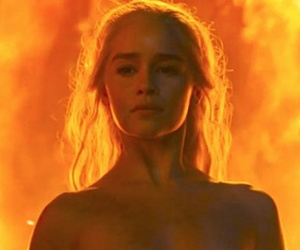 Emilia Clarke hài lòng với cảnh khỏa thân ở "Game of Thrones 6"